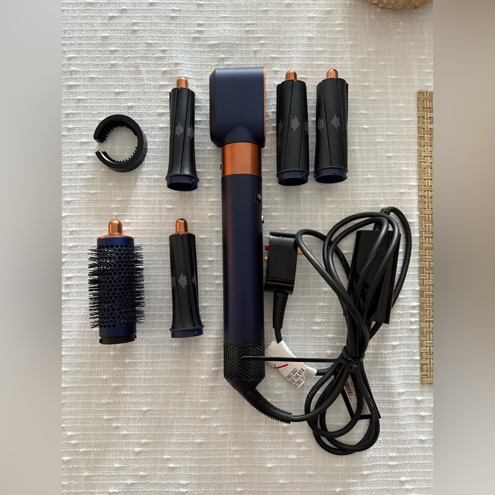 Navy Dyson Airwrap